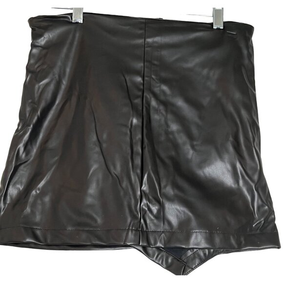 NWT Micas Black Faux Leather Mini Skirt With Side Zipper Rushed Front Side - Picture 6 of 16